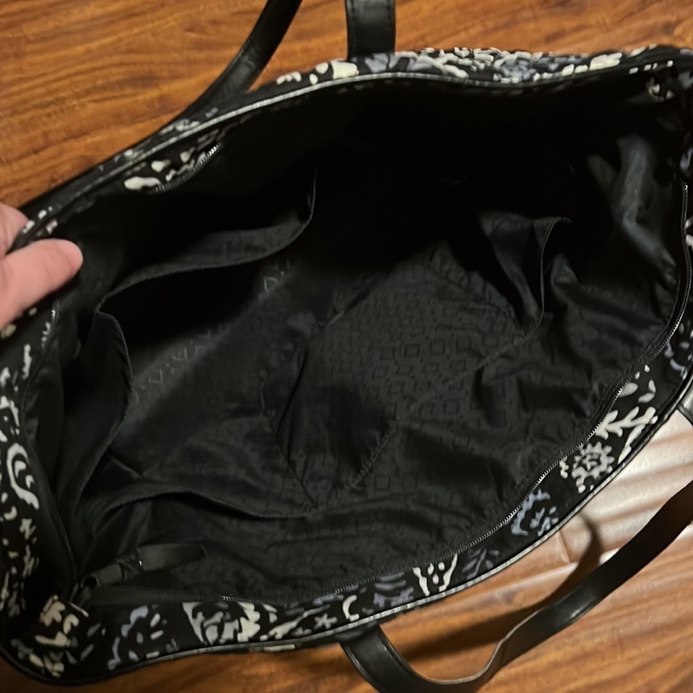 New Vera Bradley Paisley Noir trimmed large tote - Picture 5 of 6